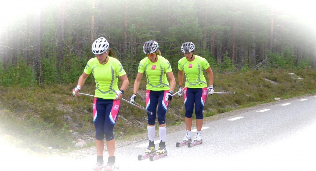 Emma hann med ett fartpass med teamet. Här med Nina Lintzén och Britta Johansson Norgren. (Foto:SkiProAm)